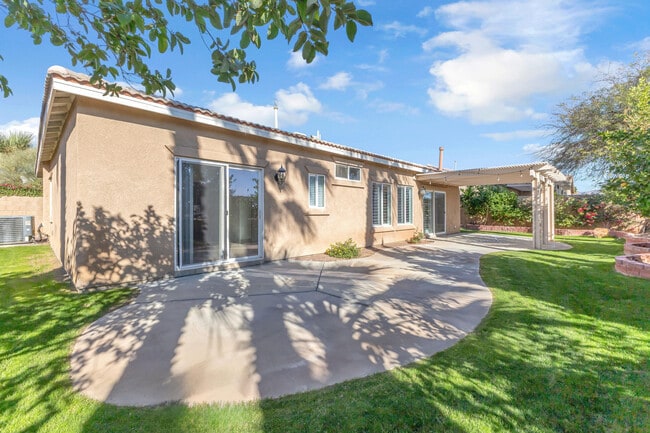 Building Photo - 83107 Greenbrier Dr