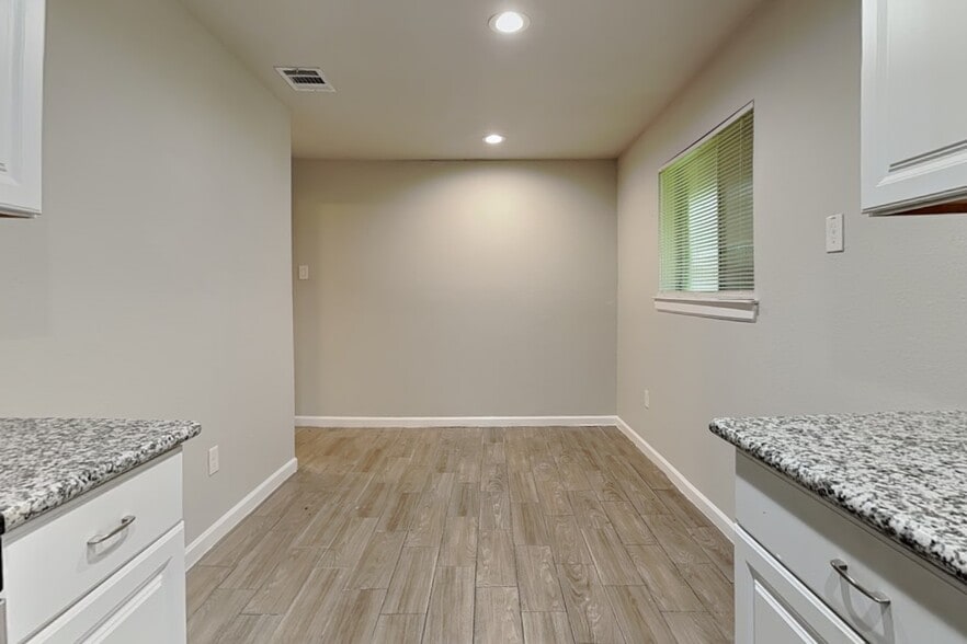 Building Photo - 4523 Bayou Vista Dr