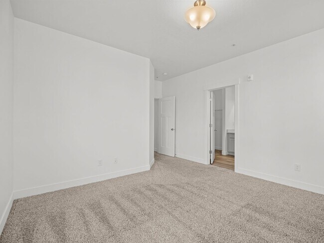 Building Photo - Beautiful home for rent in Saratoga Springs!