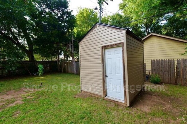 Building Photo - 2217 NW 25th St