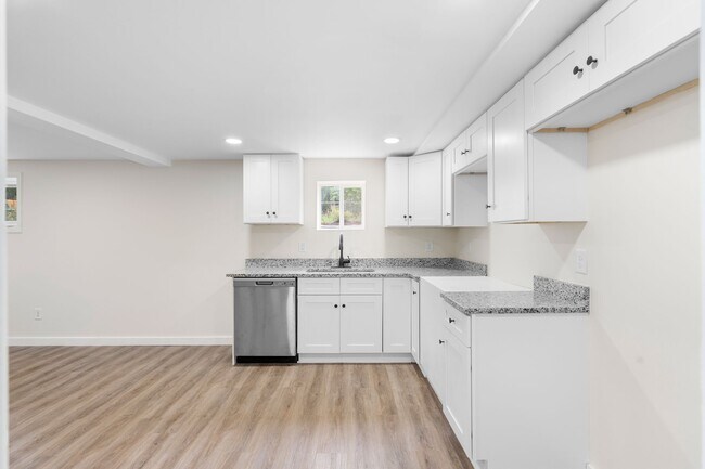 Building Photo - 1036 Seymour Ave