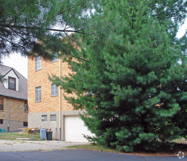 Building Photo - 3161 Werk Rd