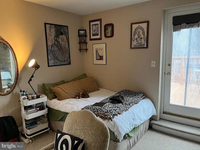 Building Photo - 1906 Fairmount Ave