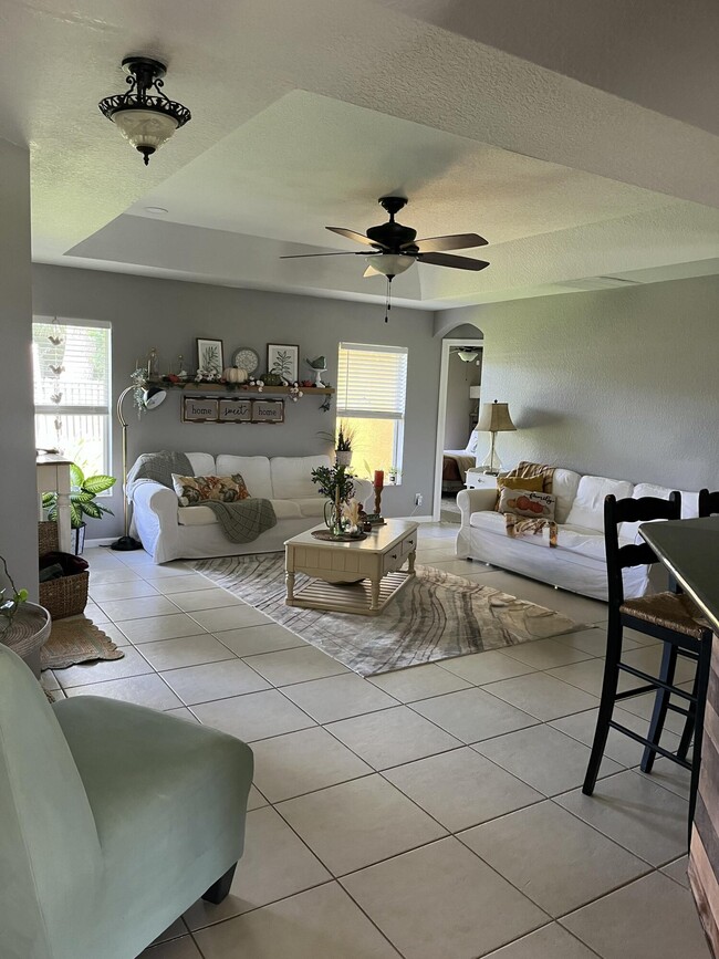 Building Photo - 1211 SW Dalton Ave