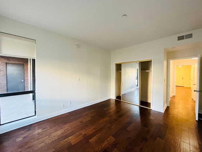 Building Photo - Lush and Lavish Lower Level Beverly Hills ...