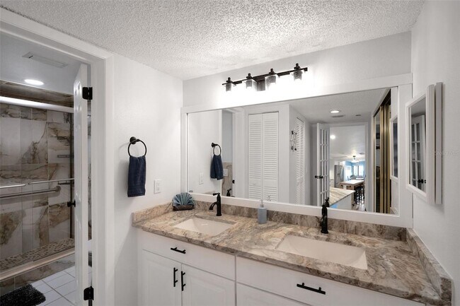Building Photo - 6035 Sea Ranch Dr