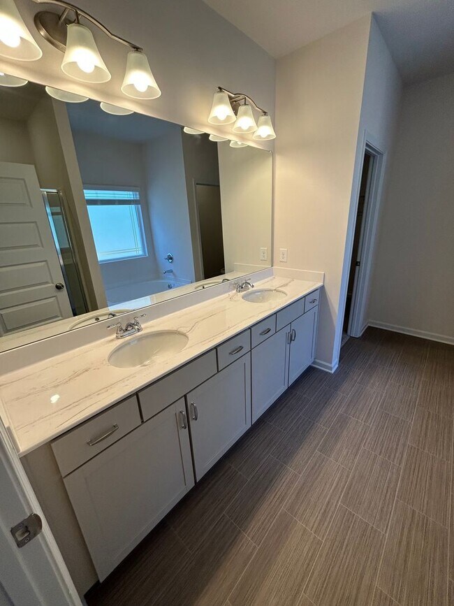 Building Photo - New 4/2.5 House in Longbrook $1,995