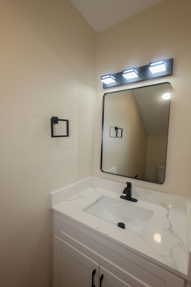 Building Photo - 708 Staitti St