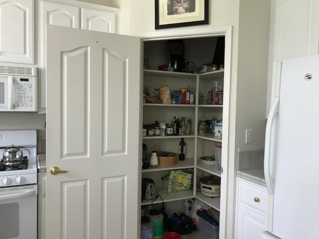 Building Photo - 344 Gladstone Dr