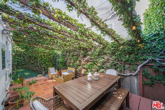 Building Photo - 2340 Abbot Kinney Blvd