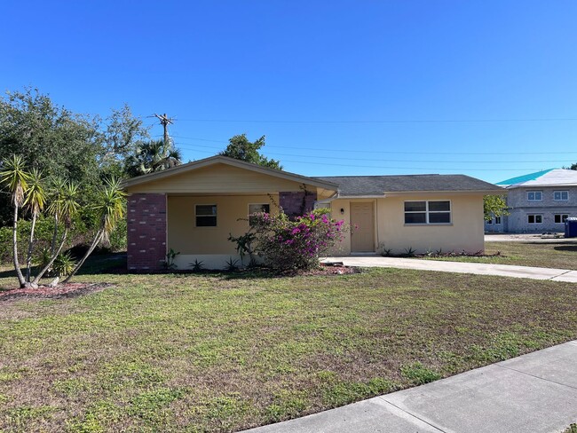Primary Photo - Charming 3-Bed, 2 Bath Home in Waterway Es...