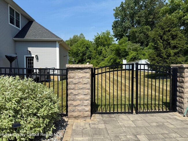 Building Photo - 7 Hammerstone Ln