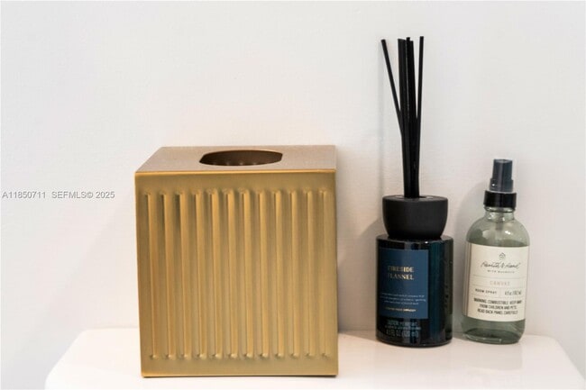 Building Photo - 601 NE 1st Ave