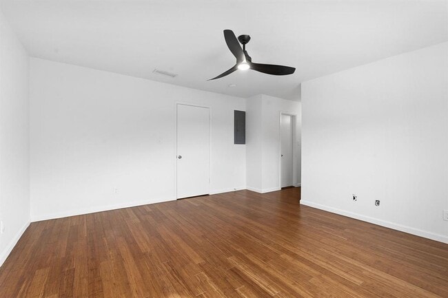 Building Photo - 6631 Valleyside Rd