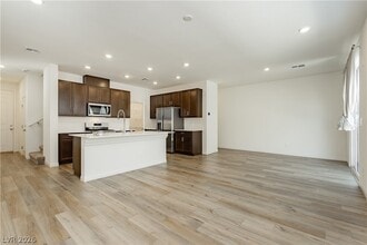 Building Photo - 9108 Vesey Ave