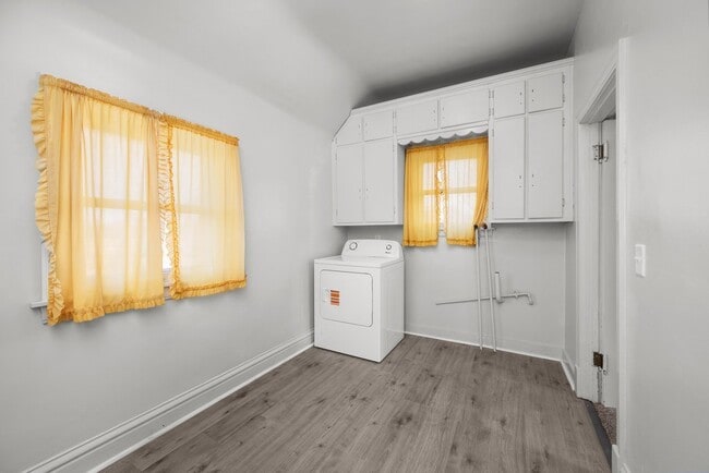 Building Photo - 1703 N Brady St