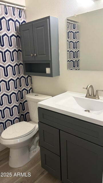 Building Photo - Beautiful Updated Kitchen ,  Large Backyar...