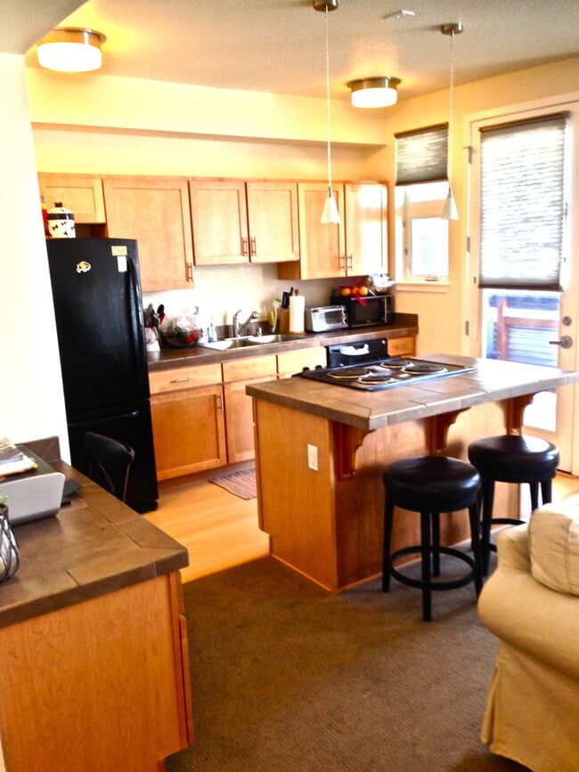 Building Photo - FALL PRE-LEASE! 2 Bedroom 2.5 Bathroom Loft In Landmark Lofts!  Walk To Campus.