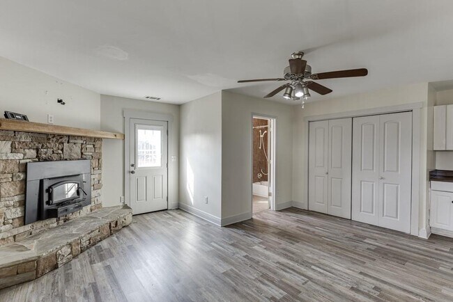 Building Photo - 1051 Gage Dr