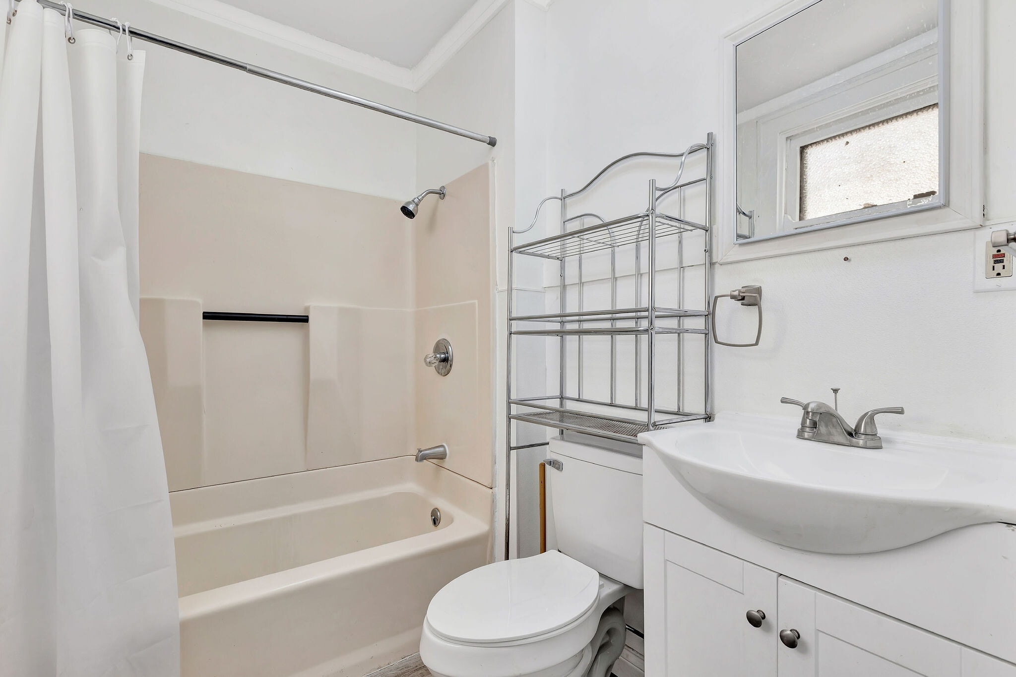 Building Photo - 1410 Russell St