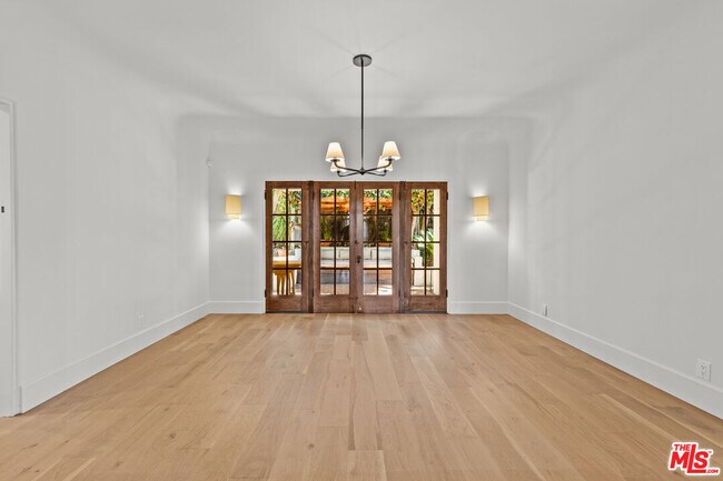 Building Photo - 6484 Ivarene Ave