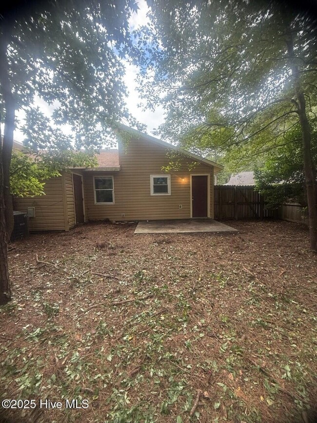 Building Photo - 137 Twinwood Dr