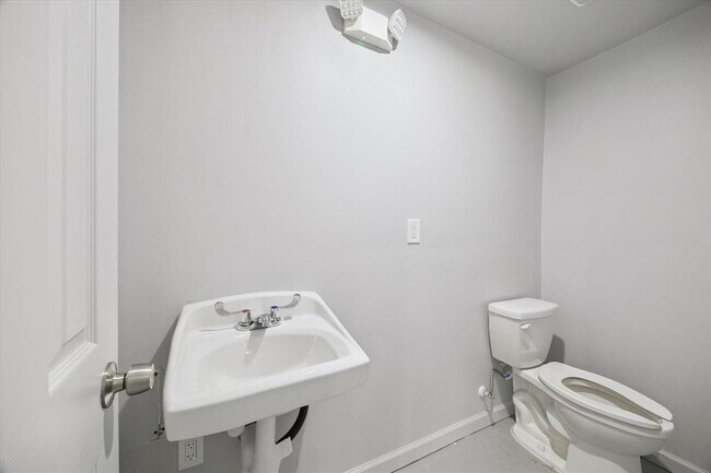Building Photo - 1514 Mercury Dr