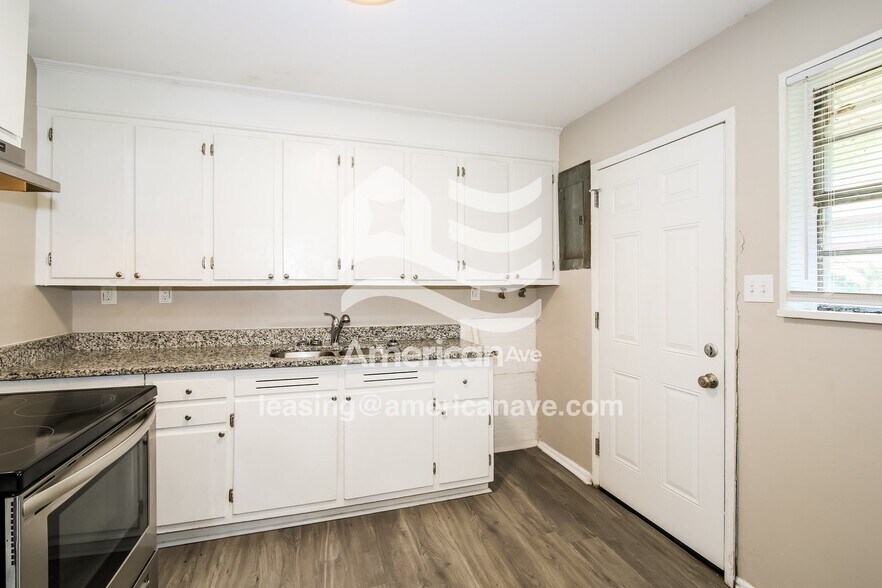 Building Photo - 1126 Alfred St NE