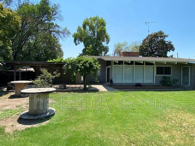 Building Photo - 1434 W Feemster Ave