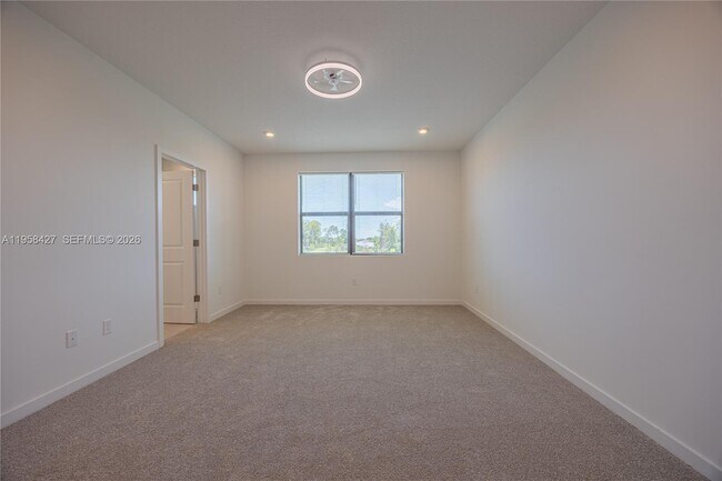 Building Photo - 7040 Channing Ave