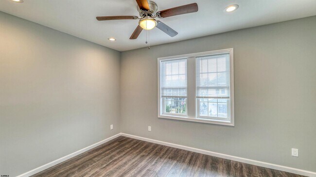 Building Photo - 103 N Harvard Ave