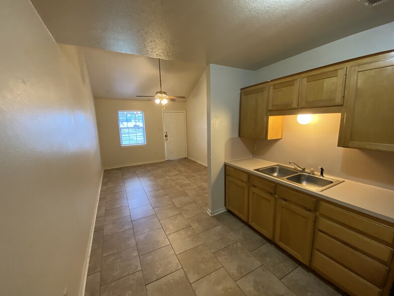 Primary Photo - 1504 Benttree Dr