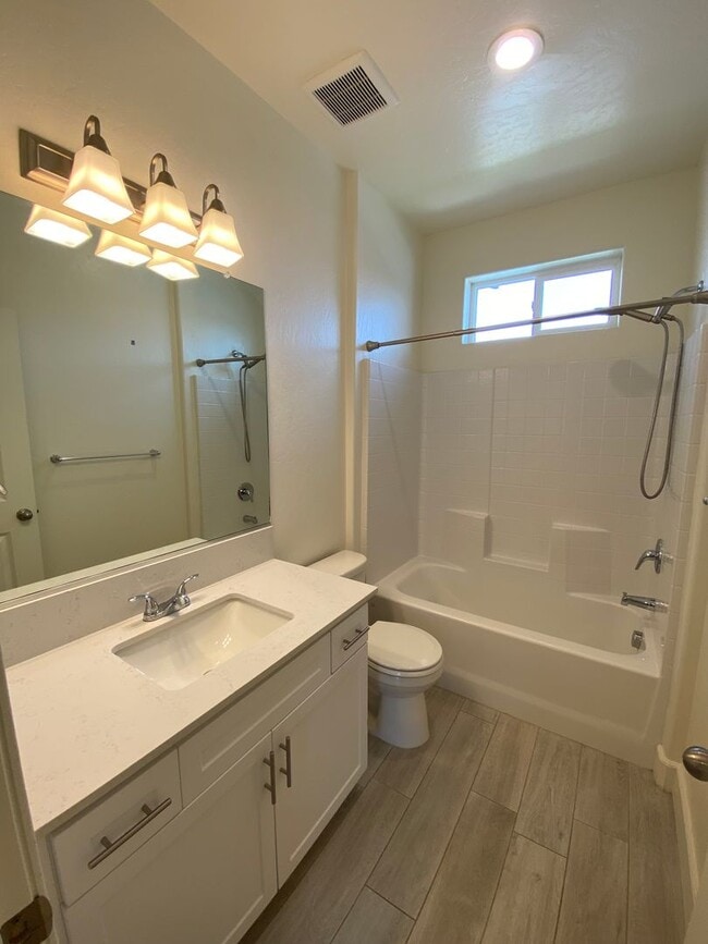 Building Photo - Charming home located in Arbor Gates community. Coming soon!