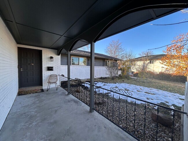 Building Photo - $0 DEPOSIT OPTION. 4 BED 3 BATH IN HAMPDEN HEIGHTS!