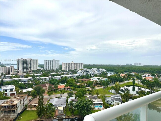 Building Photo - 16500 Collins Ave