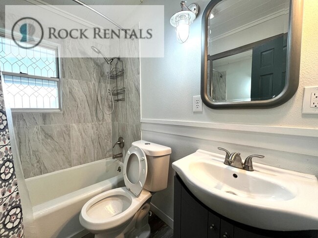 Building Photo - 3 Bed 2 Bath with a Basement Bonus Room