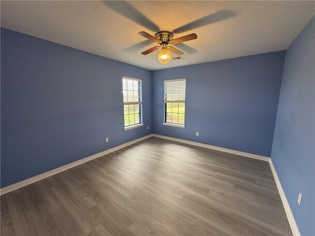 Building Photo - 590 Duckworth St