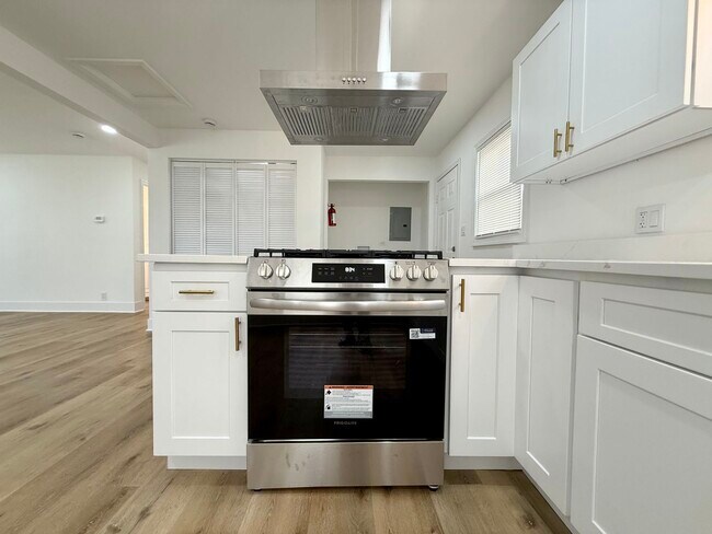 Building Photo - 14916 Langley Ave