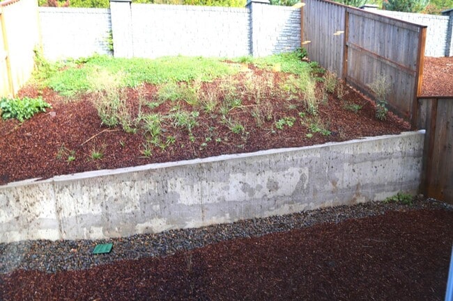 Building Photo - New 3 bed 2.5 Bath Townhome Ready for You!