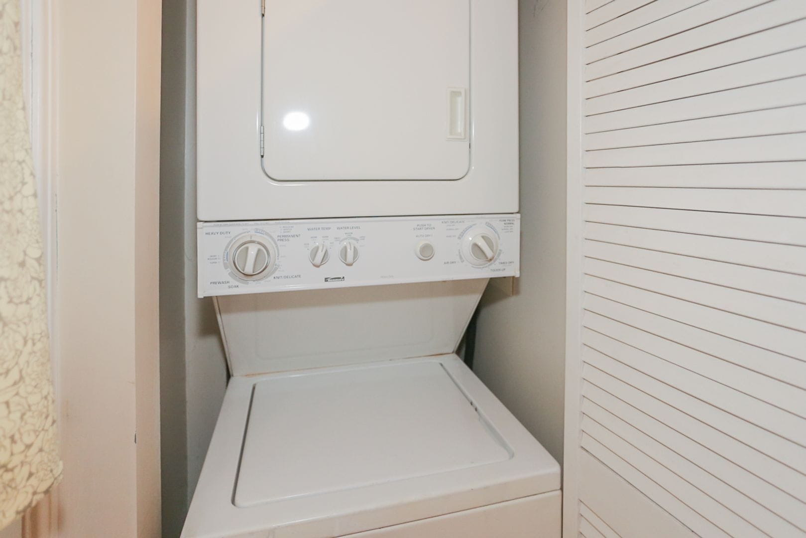 Building Photo - 657 W Roscoe St