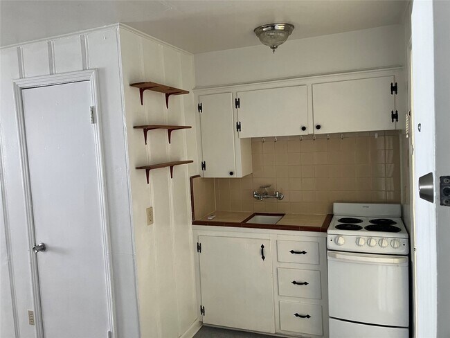 Building Photo - 307 Stratford St