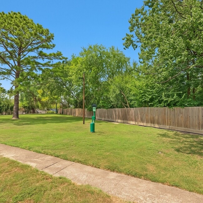 Building Photo - 5634 Birchmont Dr