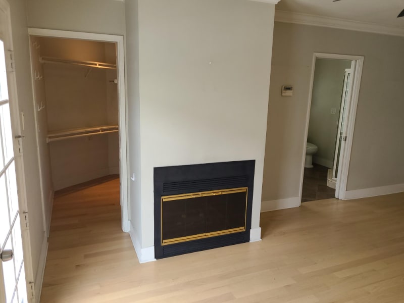 Building Photo - 413 W Acacia Ave