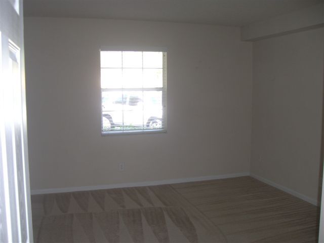 Building Photo - STRATFORD CONVENIENT 1/1 CONDO IN SEMINOLE...