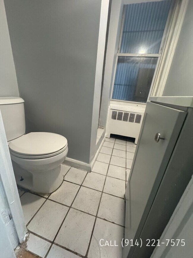 Building Photo - 151 School St