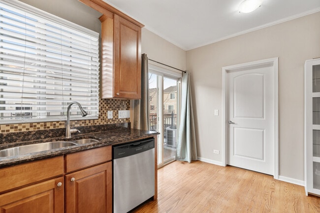 Building Photo - 1509 Lake Ridge Ct
