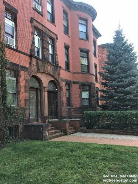 Building Photo - 1815 Beacon St