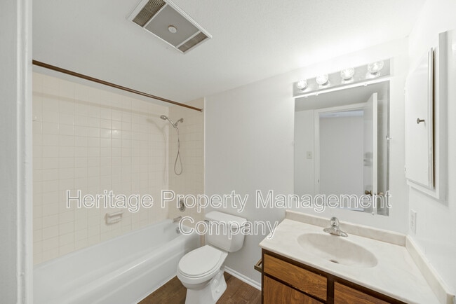 Building Photo - 10958 Crown Pk Ln