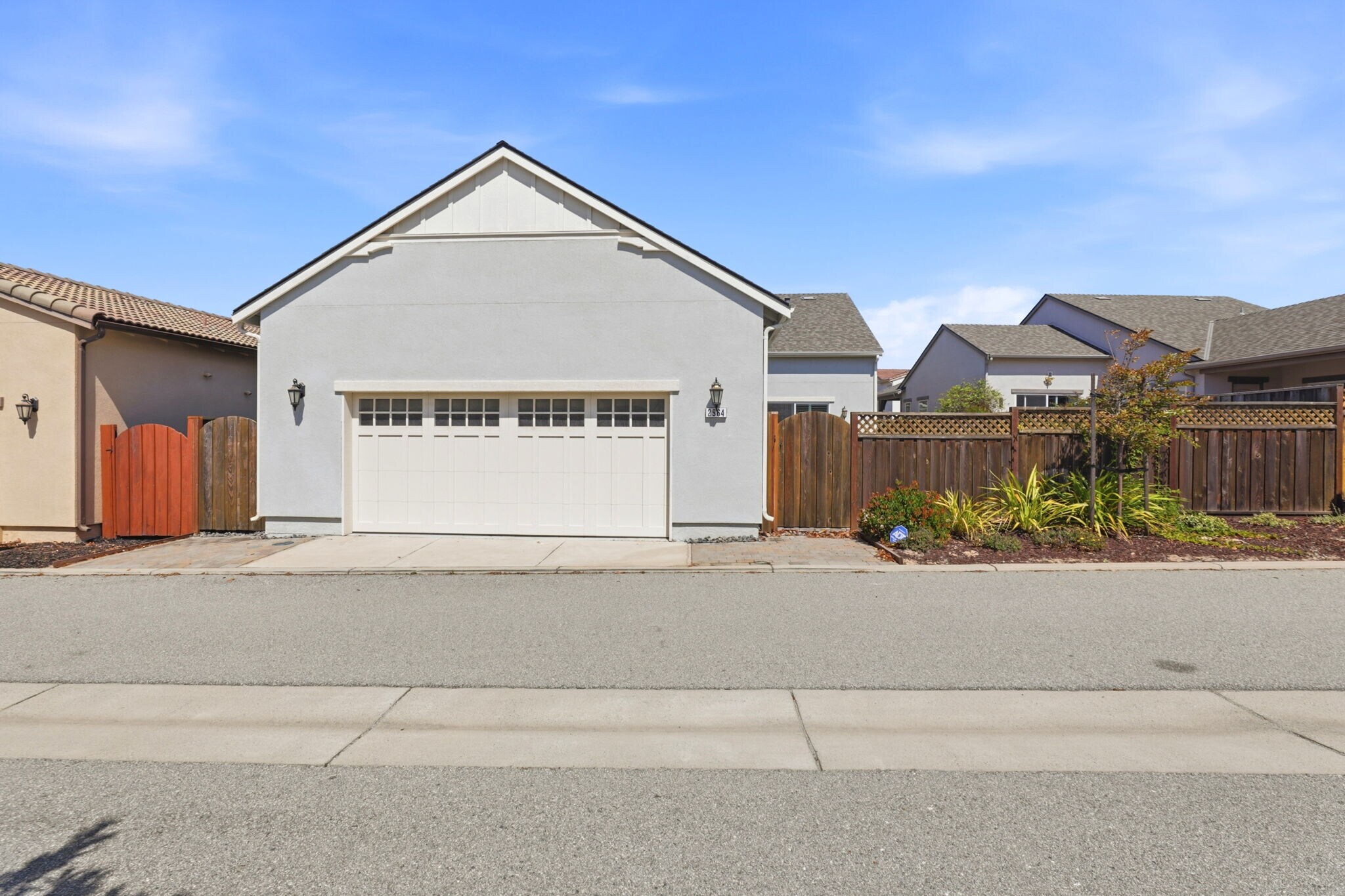 Building Photo - 2964 Bluffs Dr