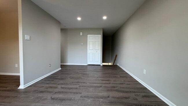 Building Photo - 4548 Rosemarie Dr